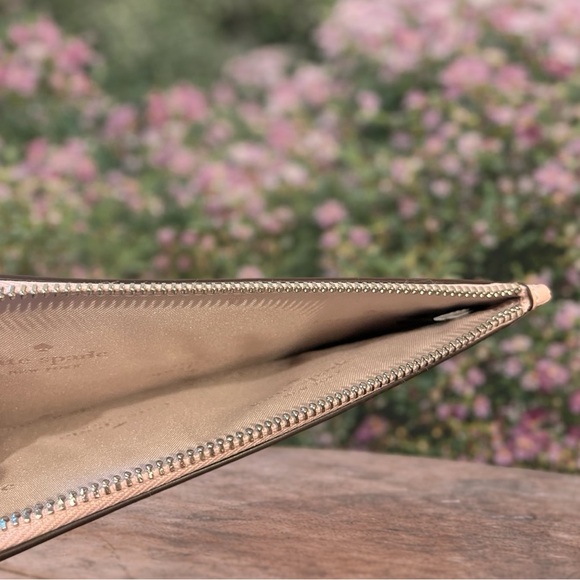 Kate Spade New York Lucy Small Textured Patent Leather L-Zip Wristlet NWT - Picture 3 of 4